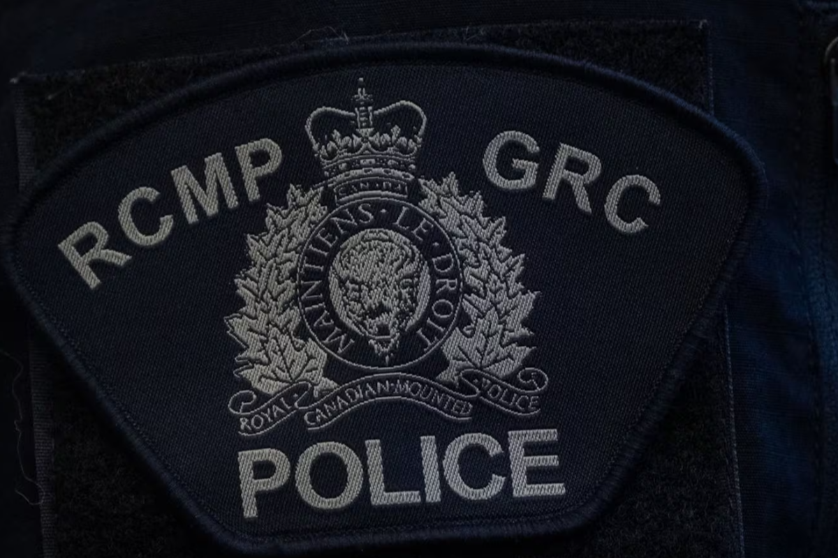 கனடாவில் பள்ளிக்கூடம் மீது துப்பாக்கிச் சூடு நடத்தப் போவதாக அச்சுறுத்திய பெண் | Woman Arrested After School In Remote Nwt கனடாவில் பள்ளிக்கூடம் மீது துப்பாக்கிச் சூடு நடத்தப் போவதாக அச்சுறுத்திய பெண் | Woman Arrested After School In Remote Nwt