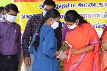 உயிரிழந்த தந்தை... அவருக்காக சேர்த்த தொகையை கொரோனா நிதியாக அளித்த மாணவி