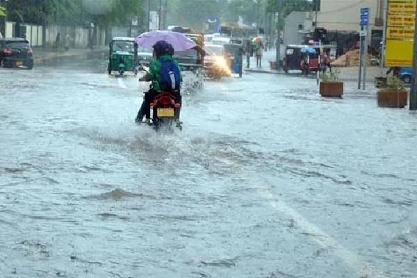 இலங்கையில் நிலவும் சீரற்ற காலநிலையினால் 9 பேர் பலி | Irregular Weather In Sri Lanka Leaves 9 Dead