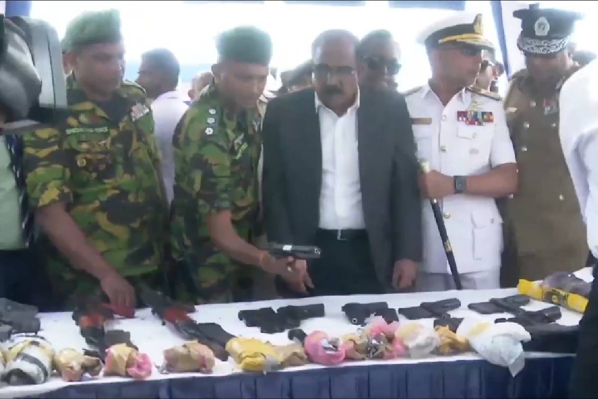 தென் கடலில் கைப்பற்றப்பட்ட படகு : 10 பில்லியன் பெறுமதியான போதைப்பொருள் மீட்பு | Drugs Worth 10 Bn Found On Boat Recovered In South