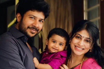 பிக்பாஸ் புகழ் விஜயலட்சுமி மகனா இது, நன்றாக வளர்ந்துவிட்டாரே- லேட்டஸ்ட் க்ளிக்