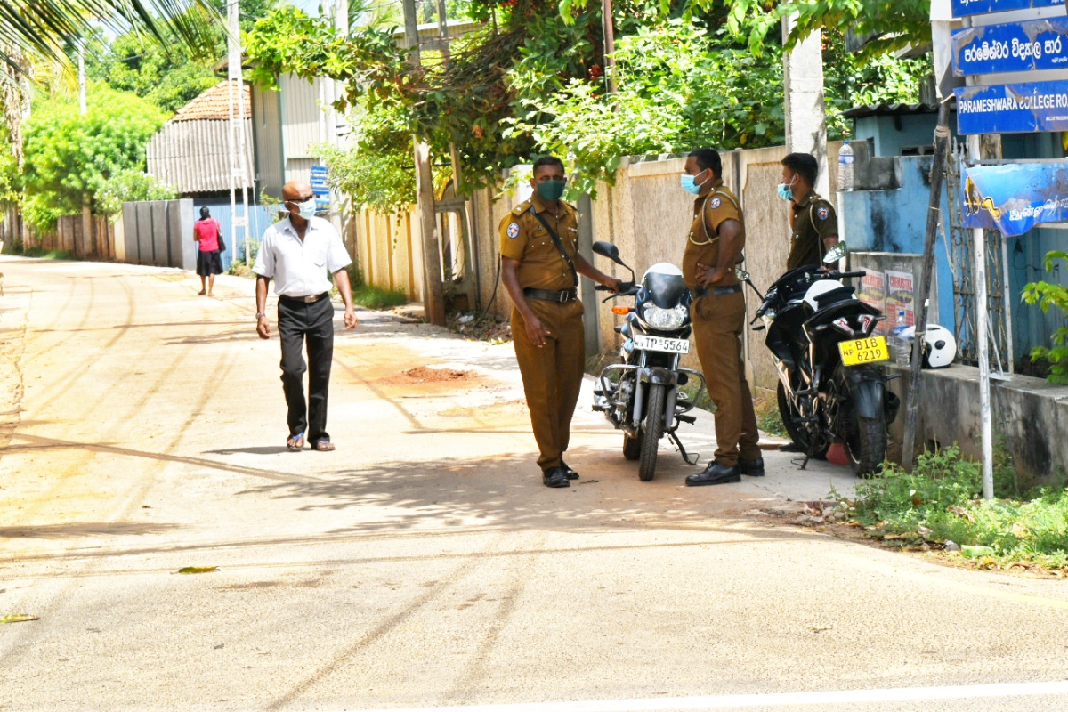 யாழில் போதை மாத்திரைகளுடன் 5 இளைஞர்கள் அதிரடி கைது! | 5 Youths Arrested Raid In Jaffna Narcotic Pills யாழில் போதை மாத்திரைகளுடன் 5 இளைஞர்கள் அதிரடி கைது! | 5 Youths Arrested Raid In Jaffna Narcotic Pills