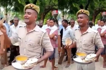 நடுரோட்டில் கையில் உணவை வைத்து கதறியழுத காவலர்! தீயாய் பரவும் பரிதாப காட்சி