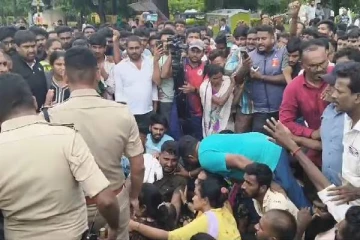 பைக்கில் சென்ற தம்பதி; வழிமறித்த போலீஸ் - சிறுமிக்கு நேர்ந்த கொடூரம்!