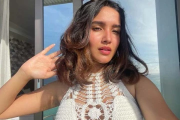 குட்டி நயன்தாரா அனிகாவா இது? தொடை தெரியும்படி வெளியான அடுத்த கிளாமர் புகைப்படம்