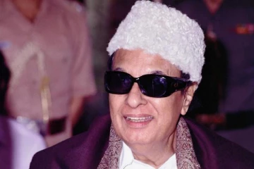 இன்று மக்களின் பேரன்பை பெற்ற தமிழக முன்னாள் முதலமைச்சர் எம்.ஜி.ஆரின் 105வது பிறந்தநாள்