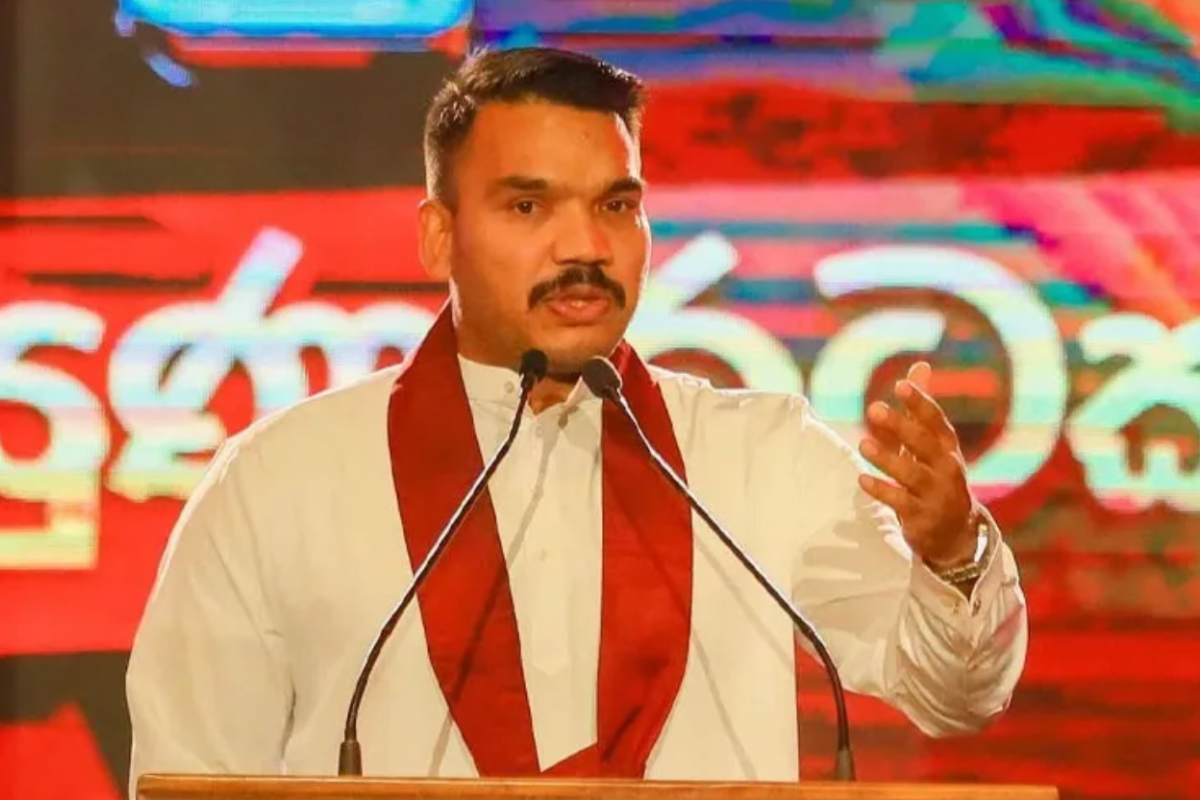 எரிபொருள் விலை நிர்ணயம்.. அரசாங்கத்திற்கு நாமல் விடுத்துள்ள பகிரங்க சவால் | Full Fuel Pricing Formula Namal Challenges Gov எரிபொருள் விலை நிர்ணயம்.. அரசாங்கத்திற்கு நாமல் விடுத்துள்ள பகிரங்க சவால் | Full Fuel Pricing Formula Namal Challenges Gov