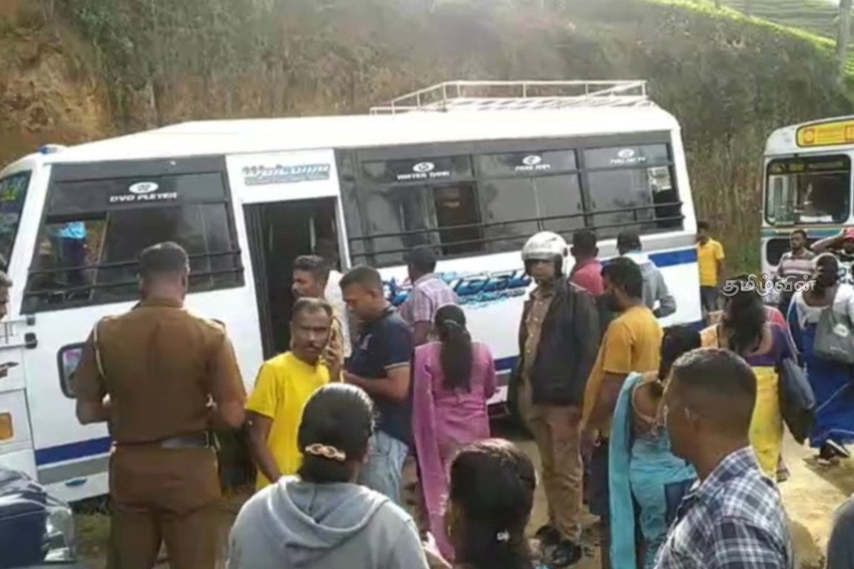 பொகவந்தலாவில் விபத்திற்கு உள்ளான பாடசாலை பேருந்து - 34 மாணவர்கள் வைத்தியசாலையில் | Bus Accident Bogawantalawa 34 Schoolchildren