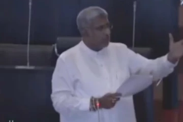 ගෝල්ෆේස් එකේ ඉන්නේ කුඩුකාරයෝ .. ඇමති ප්‍රසන්න කල ආන්දෝලනාත්මක ප්‍රකාශය (VIDEO )