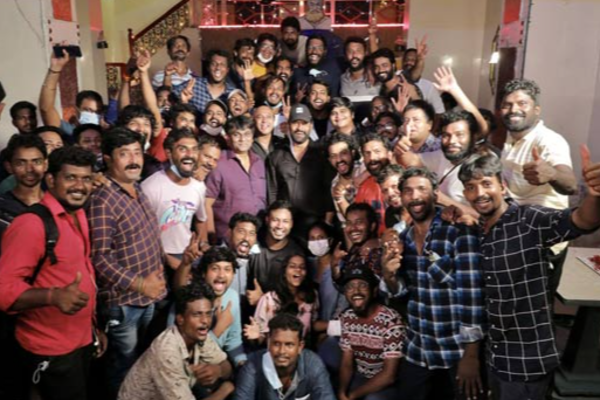 சீயான் 60 படத்தின் லேட்டஸ்ட் அப்டேட்.. படக்குழுவினர் கொண்டாட்டம் | Chiyan 60 Shooting Over சீயான் 60 படத்தின் லேட்டஸ்ட் அப்டேட்.. படக்குழுவினர் கொண்டாட்டம் | Chiyan 60 Shooting Over