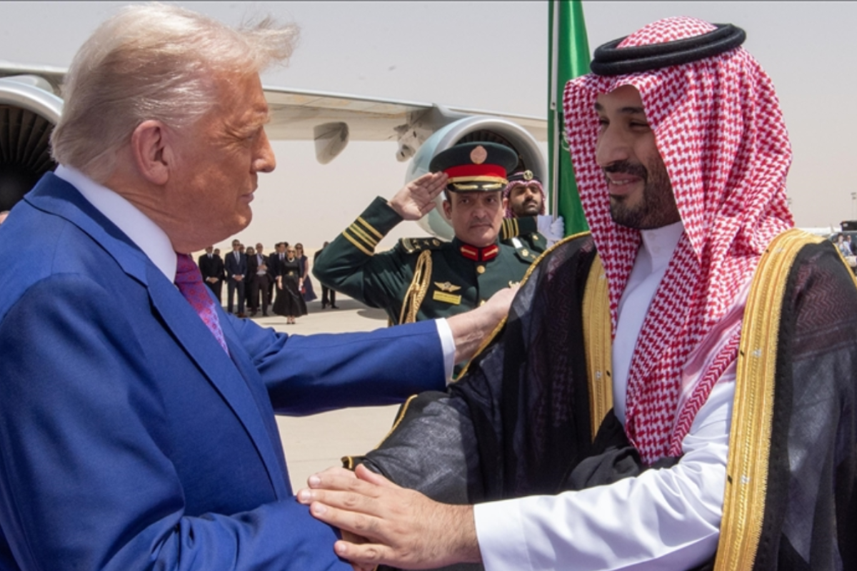 என் காலடியில் விழுந்து கிடக்கிறார்! சவுதி அரேபியாவின் இளவரசர் குறித்து ட்ரம்பின் கடும் பேச்சு | Trump Takes Jibe Then Praises Saudi Crown Prince