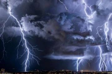 செல்பி எடுக்கும் போது தாக்கிய மின்னல்! 60க்கும் அதிகமானோர் அடுத்தடுத்து உயிரிழப்பு... அதிர்ச்சி சம்பவம்