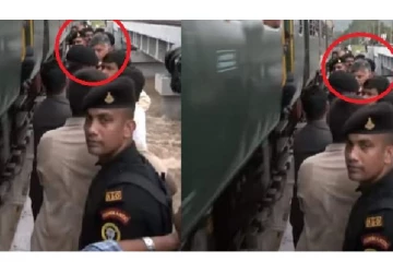 நூலிழையில் உயிர் தப்பிய ஆந்திர முதலவர் - நெஞ்சை பதறவைக்கும் வீடியோ