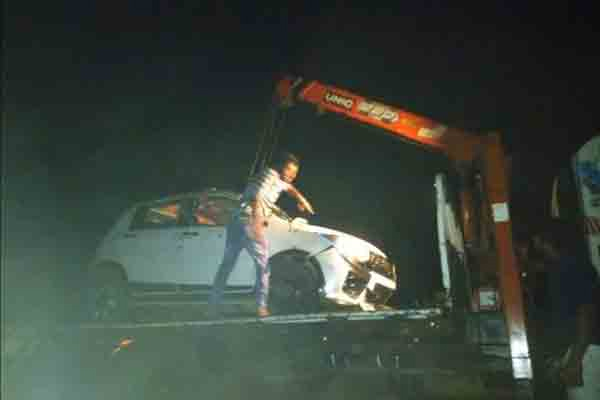 யாழில் காரொன்று கடலுக்குள் பாய்ந்து விபத்து | Car Accident On Jaffna