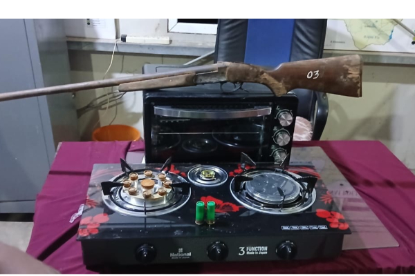 மட்டக்களப்பில் திருடப்பட்ட துப்பாக்கி! விசாரணையில் சிக்கிய பெண் உள்ளிட்ட மூவர் | 3 People Including Woman Arrested For Stealing Gun