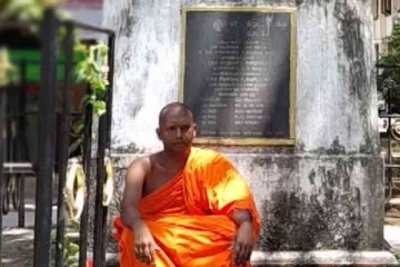 மஹிந்தவின் பாதுகாப்பிற்காக உண்ணாவிரதத்தில் குதித்த தேரர்