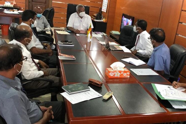 normatif. Menteri Douglas tertarik untuk mengembangkan ladang Vavuniya normatif. Menteri Douglas tertarik untuk mengembangkan ladang Vavuniya