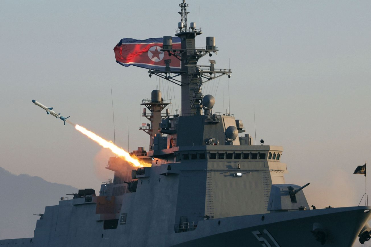 வடகொரியா அதிரடி - அணு ஆயுதங்களை சுமந்து செல்லும் குரூஸ் ஏவுகணை | North Korea Tests Cruise Missiles From New Warship