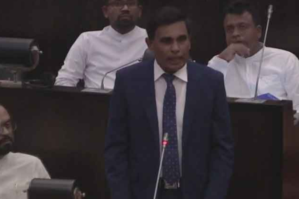 பாதாள உலகக் குழு உறுப்பினர்களுடன் தொடர்பு பேணிய அரசியல்வாதிகள் ; பாதுகாப்பு அமைச்சர் வெளியிட்ட தகவல் | Politicians Contact With Underworld Group