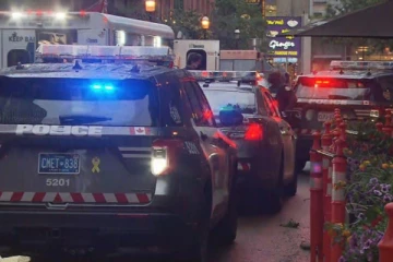 ரொறன்ரோவில் ஹொட்டல் முன்பு ரத்தவெள்ளத்தில் மீட்கப்பட்ட நபர்