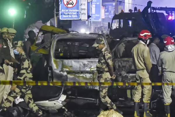 ஹமாஸ் பாணியில் ட்ரோன் தாக்குதல்... டெல்லி குண்டுவெடிப்பில் பயங்கரவாதிகளின் திட்டம் அம்பலம் | Delhi Planned Attack Using Drones ஹமாஸ் பாணியில் ட்ரோன் தாக்குதல்... டெல்லி குண்டுவெடிப்பில் பயங்கரவாதிகளின் திட்டம் அம்பலம் | Delhi Planned Attack Using Drones