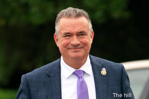 கனடா வரிவிதிப்பு தொடர்பில் ட்ரம்புக்கு எதிராக அவரது கட்சியினரே வாக்களிப்பு | Republicans Vote To Reject Trump Tariff On Canada