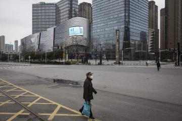 ஒருவருக்கு கொரோனா;  2 லட்சம் மக்களை  முடக்கிய நாடு!