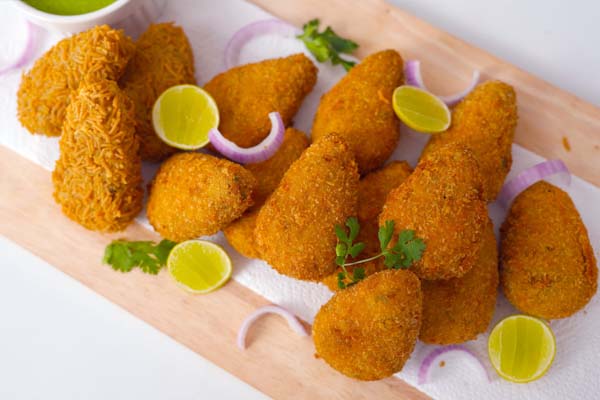 Chicken Paneer Cutlet: சிக்கன் பனீர் கட்லெட் இப்படி செய்து பாருங்க... வீட்டுல போட்டி போட்டு சாப்பிடுவாங்க | How To Make Chicken Paneer Cutlet
