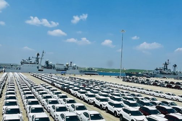 ஹம்பாந்தோட்டைக்கு விரைந்த இந்தியாவின் போர் கப்பல்கள் | Indian Ships Arrived To China Port
