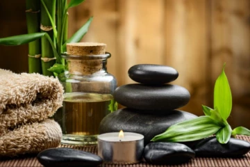 ஆயுர்வேத மசாஜ் நிலையத்தில் ஐவர் கைது