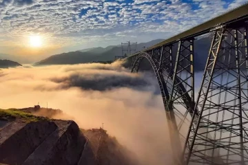 ஈஃபிள் கோபுரத்தை விட உயரம்; வரப்போகும் உலகின் மிக உயரமான பாலம் - அதுவும் இந்தியாவில்..