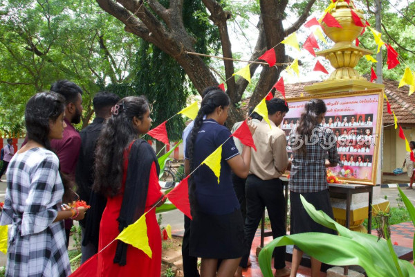 19 ஆண்டுகள் கடந்தும் கிடைக்காத நீதி! செஞ்சோலை வளாகத்தில் உயிரிழந்த உறவுகளுக்கு அஞ்சலி | Mullaitivu Sencholai Complex Deaths Tribute