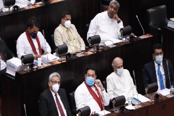 தள்ளிவிட்டால் விழும் நிலையில் அரசாங்கம் - வெளிவந்த கடும் விமர்சனம்