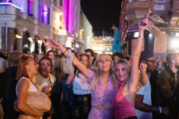 பிரித்தானியாவை போல நாமும் கொரோனா கட்டுப்பாடுகளை விலக்கிக்கொள்ளவேண்டும்... மற்றொரு நாட்டில் எழுந்துள்ள குரல்