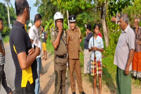 பேருந்தில் இருந்து இறங்கி வீதியை கடக்க முயன்ற மாணவனுக்கு நிகழ்ந்த துயரம் | Student Dies After Being Hit By A Truck