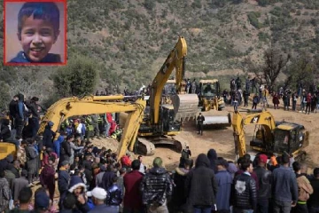 ஆழ்துளை கிணற்றுக்குள் 4 நாட்களாக சிக்கி தவித்த சிறுவன் பரிதாபமாக உயிரிழப்பு! (VIDEO)