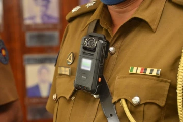 சல்யூட் அடிக்காத காரணத்தால் கான்ஸ்டபிளை தாக்கிய சப் இன்ஸ்பெக்டர்