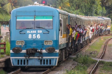 வலுக்கும் நெருக்கடி!! தொடருந்து கட்டணத்தை உயர்த்த கோரிக்கை