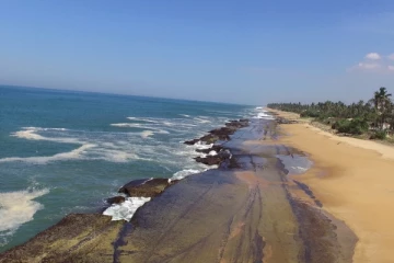 கடற்கரையில்  கை, கால்கள் கட்டப்பட்ட நிலையில் கரையொதுங்கிய  சடலத்தால் பரபரப்பு