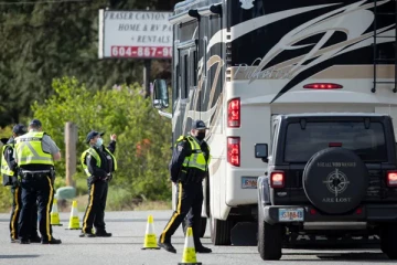 அத்தியாவசியமற்ற பயணம்... பி.சி. பிரதான சாலைகளில் பொலிசார் நடவடிக்கை