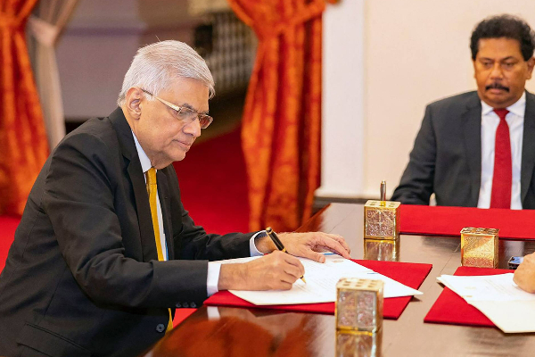 விடுதலைப்புலிகளுடனான ரணிலின் ஒப்பந்தம் - மகிந்தவை அதிபராக்கியதன் பின்னணி இதுவே! | Sri Lanka President Mahinda Jvp Ranil Ltte War