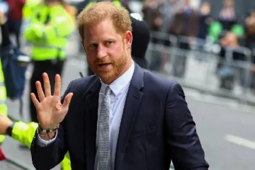 அரண்மனையில் இருந்து தொலைபேசி அழைப்பு... உடனடியாக லண்டன் திரும்பும் இளவரசர் ஹரி