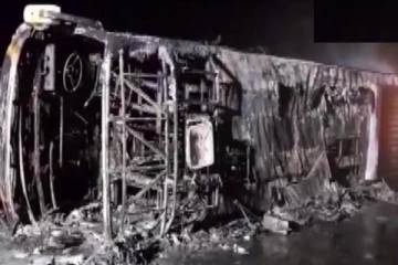 ஓடும் பேருந்தில் பிடித்த தீ! பலர் உயிரிழந்திருக்கலாம் என அச்சம்