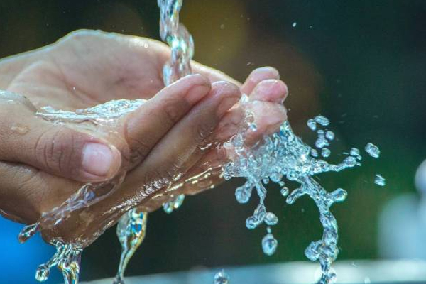 தண்ணீரை அளவுக்கு மீறி குடித்தால் என்ன நடக்கும் தெரியுமா? | Drink Too Much Water Problem Healthy Tips Warns