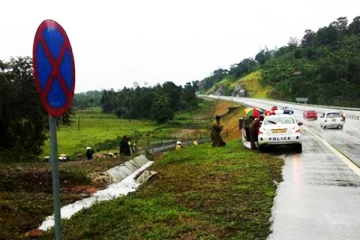 தெற்கு அதிவேக வீதியில் விபத்து: 5 பேர் படுகாயம்