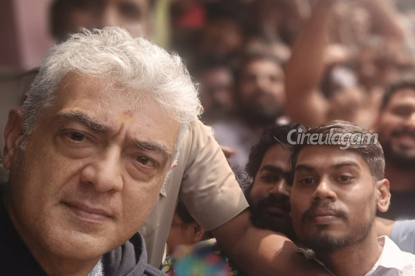 கோவிலில் மகள் உடன் நடிகர் அஜித்.. ரசிகர்களுக்காக செய்த விஷயம்! வைரல் வீடியோ | Ajith At Kerala Temple See Video