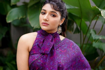 ஜெயிலர் பட நடிகை மிர்னா மேனன் அழகிய ஸ்டில்கள்