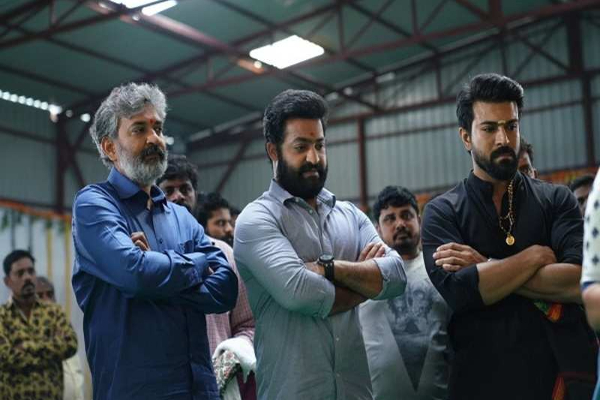 திடீரென துப்பாக்கியுடன் RRR படம் பார்க்க வந்த ரசிகர்- காவல்துறை செய்த அதிரடி காரியம் | Rrr Movie Fan With A Gun