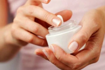 அழகுசாதனப் பொருட்களைப் பயன்படுத்துபவரா நீங்கள்? உங்களுக்கான அதிர்ச்சி தகவல்