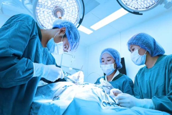 வயிறு வலிக்கு ஸ்கேன் எடுக்க சென்ற பெண்! ரிப்போர்ட்டை பார்த்து அதிர்ந்த மருத்துவர் | Scissors Removed Woman Stomach After 5 Years